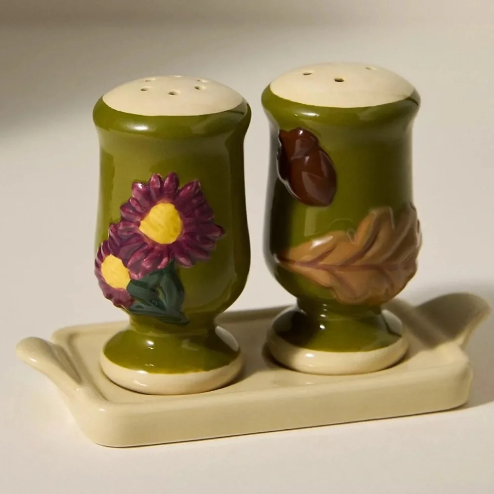 NWT Anthropologie The Faye Icon Stoneware Salt & Pepper Shaker Set